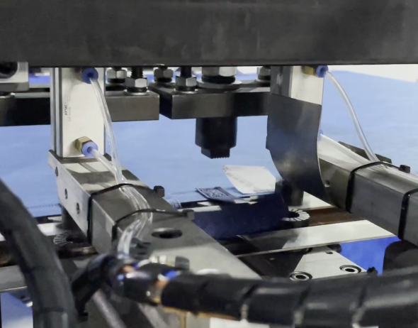 單張無紡布立體袋制袋機——高效率、高品質、環保的制袋解決方案